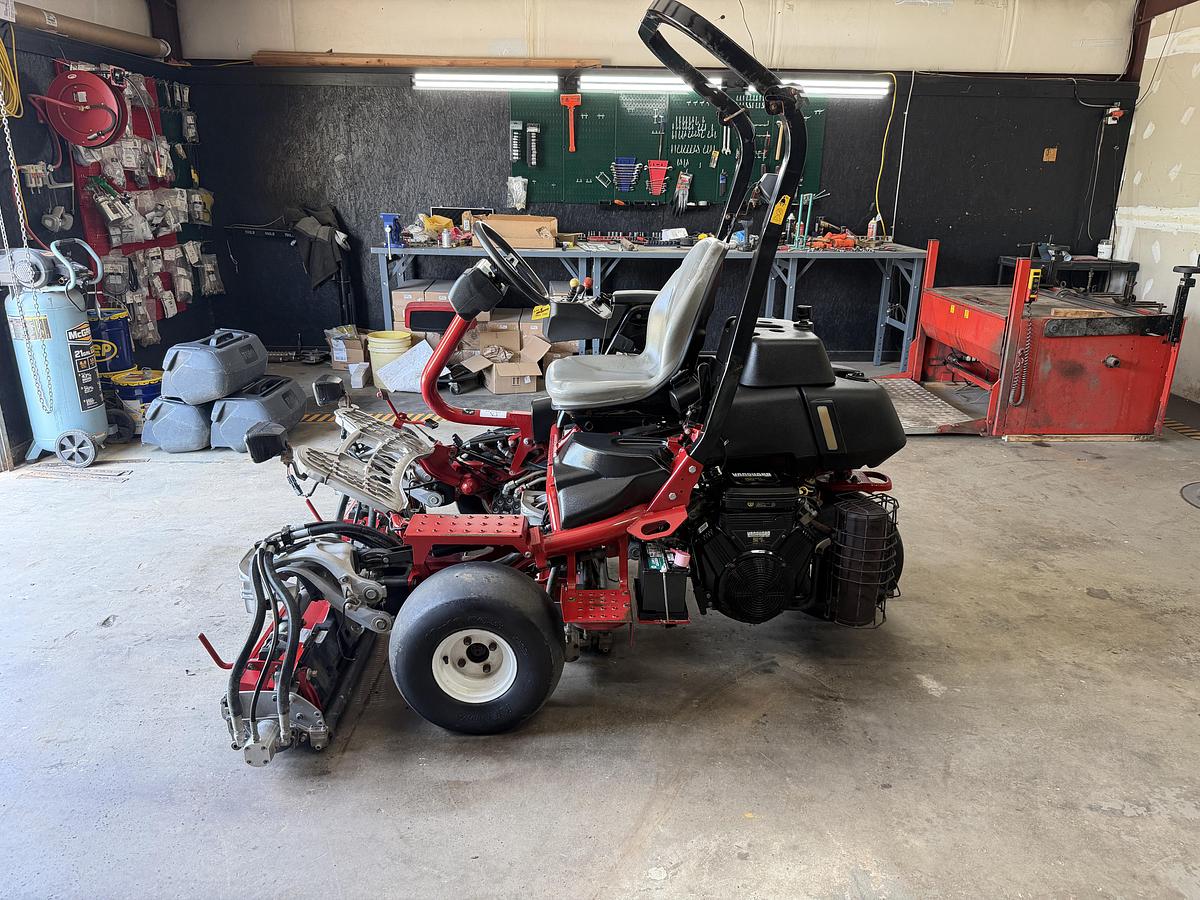Used 2014 Toro Greensmaster 3300 Triflex