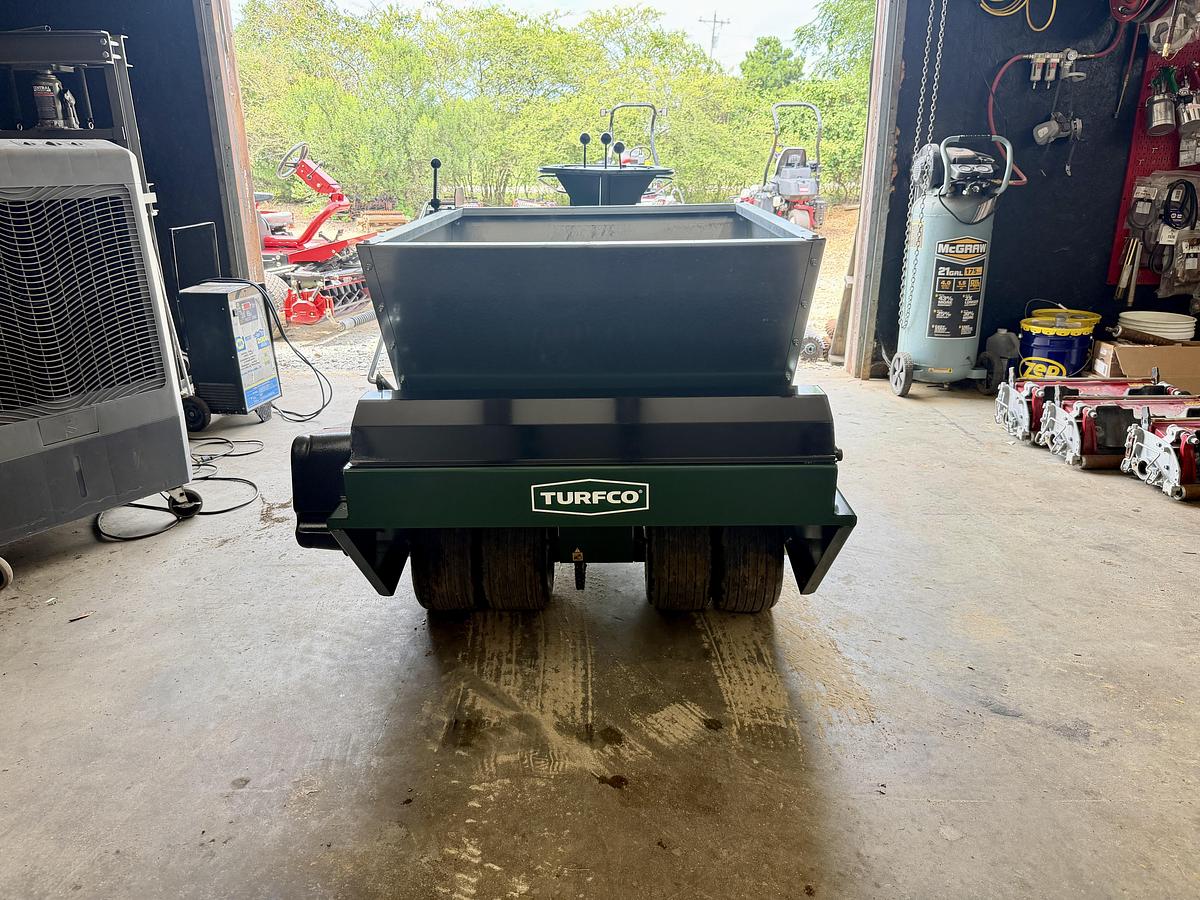 Used 2022 Turfco Mete-R-Matic Top Dresser