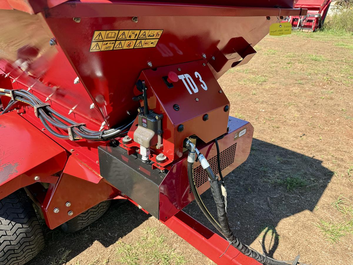 Used 2020 Toro Propass 200 Top Dresser