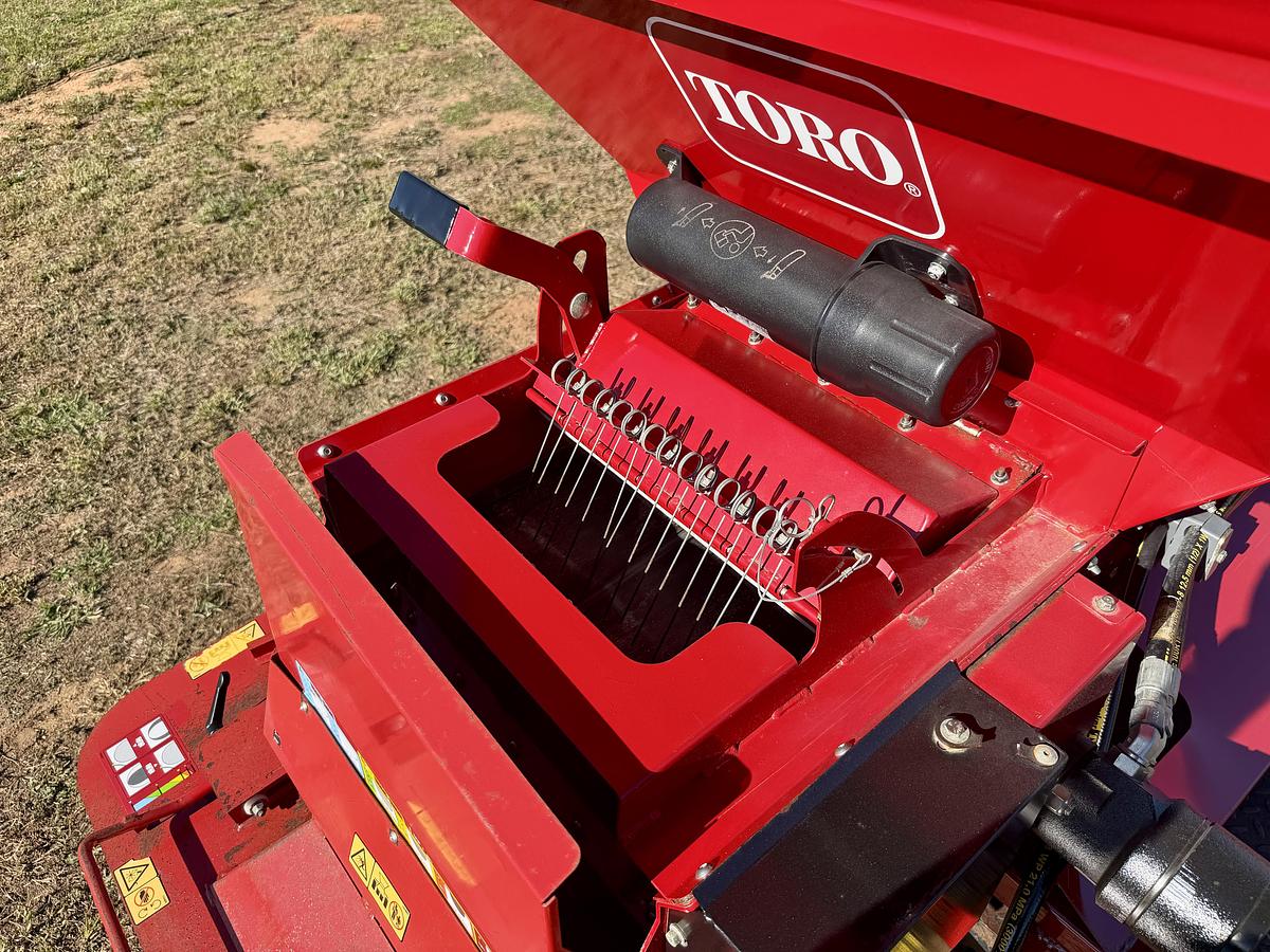 Used 2017 Toro Propass 200 Wireless Top Dresser
