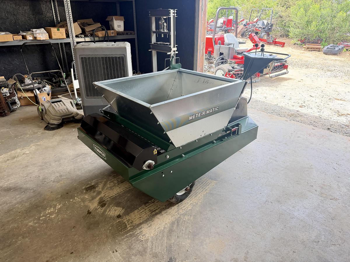 Used 2022 Turfco Mete-R-Matic Top Dresser