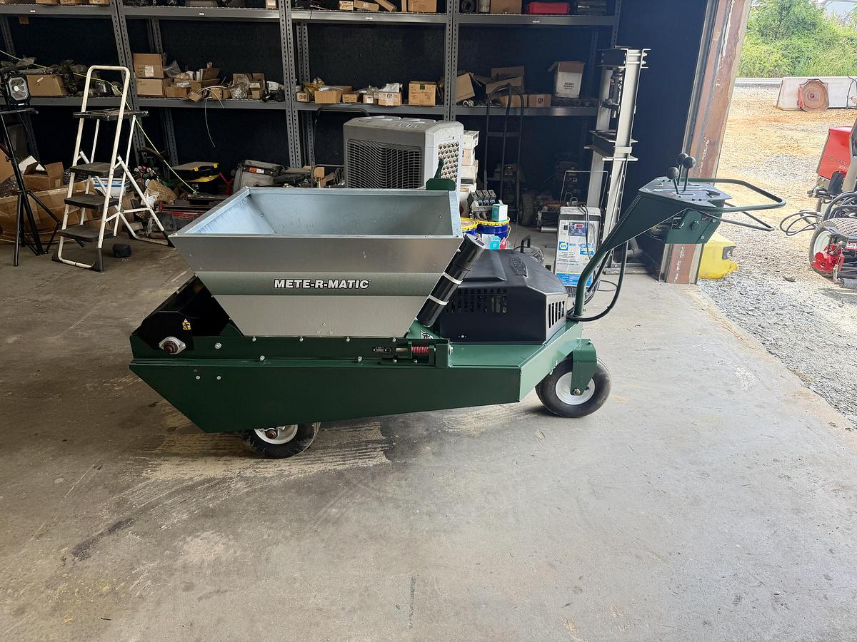 Used 2022 Turfco Mete-R-Matic Top Dresser