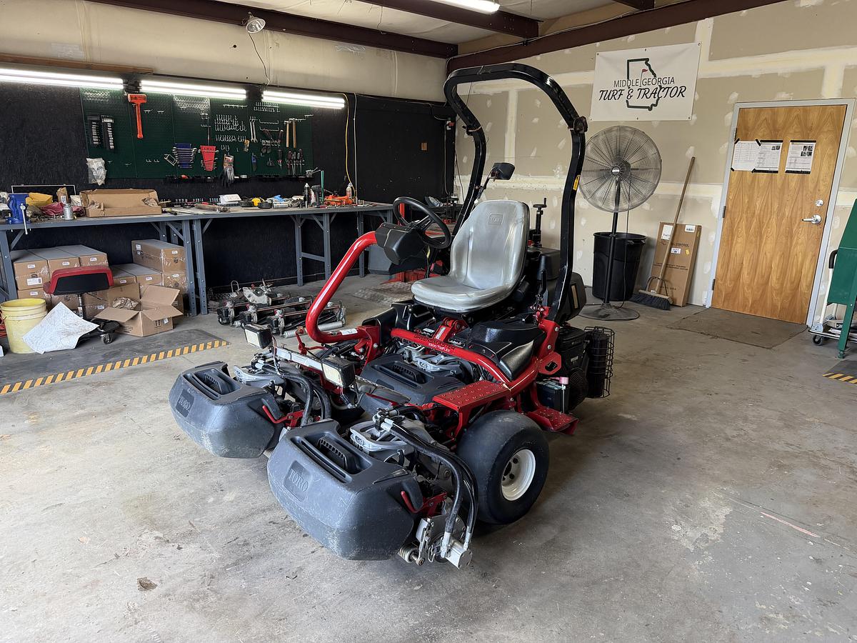 Used 2014 Toro Greensmaster 3300 Triflex