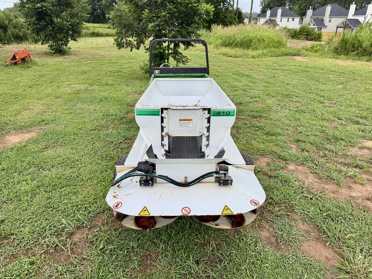 Used Dakota 410 Top Dresser