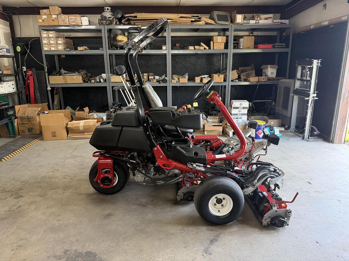 Used 2014 Toro Greensmaster 3300 Triflex
