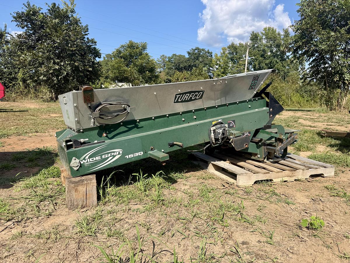 Used Turfco 1530 Wide Spin Top Dresser