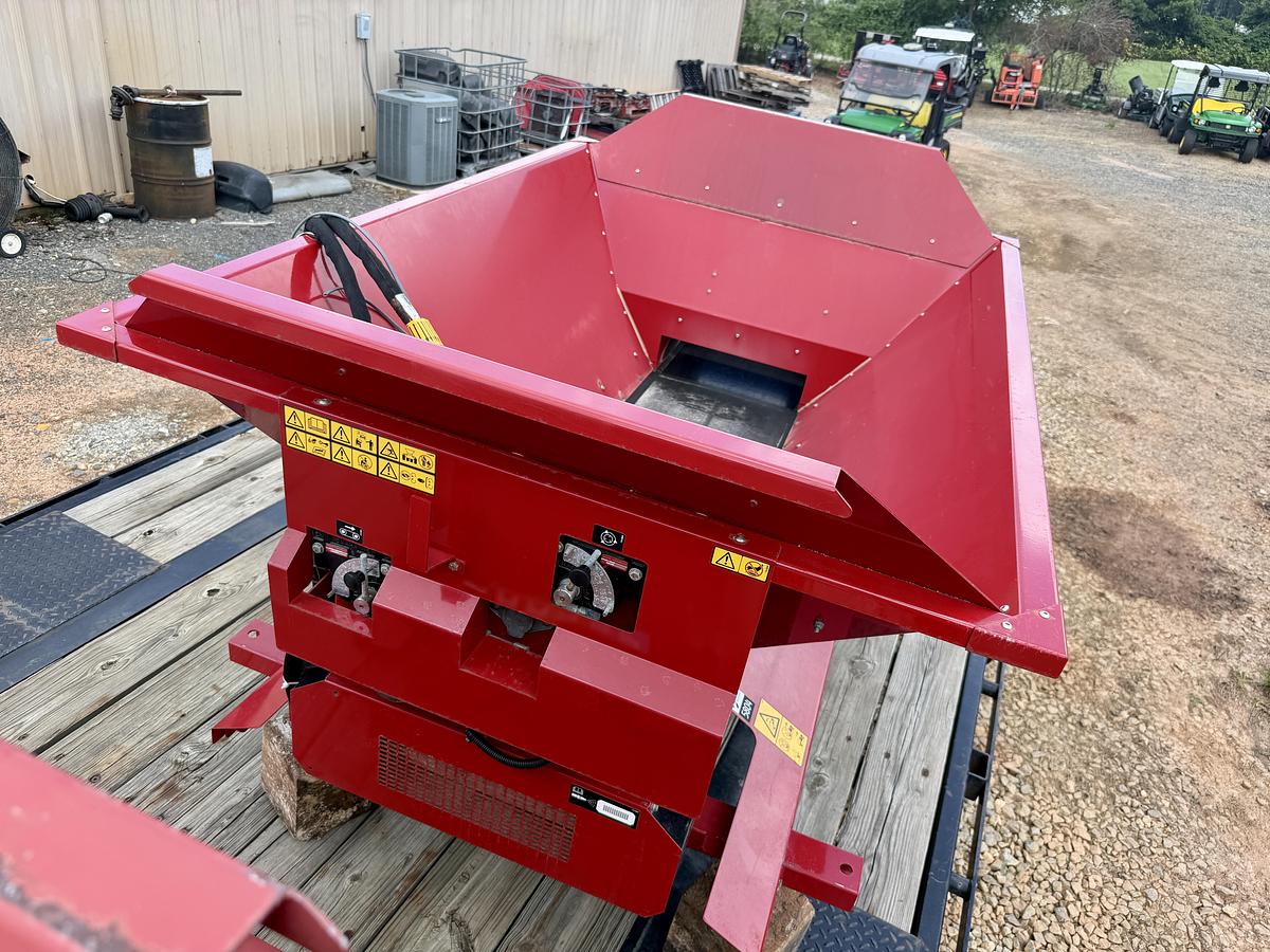 Used 2015 Toro Propass 200 Top Dresser