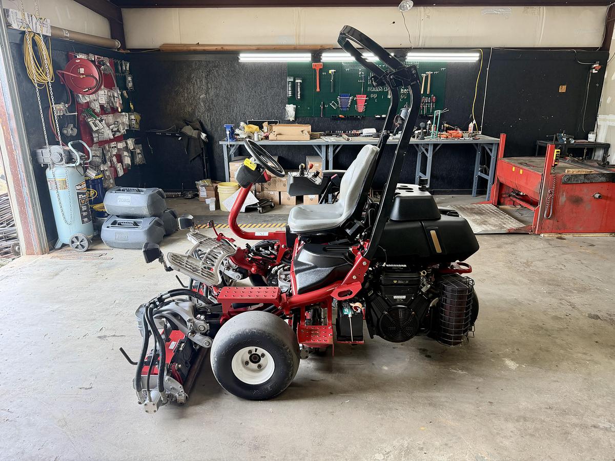 Used 2013 Toro Greensmaster 3300 Triflex
