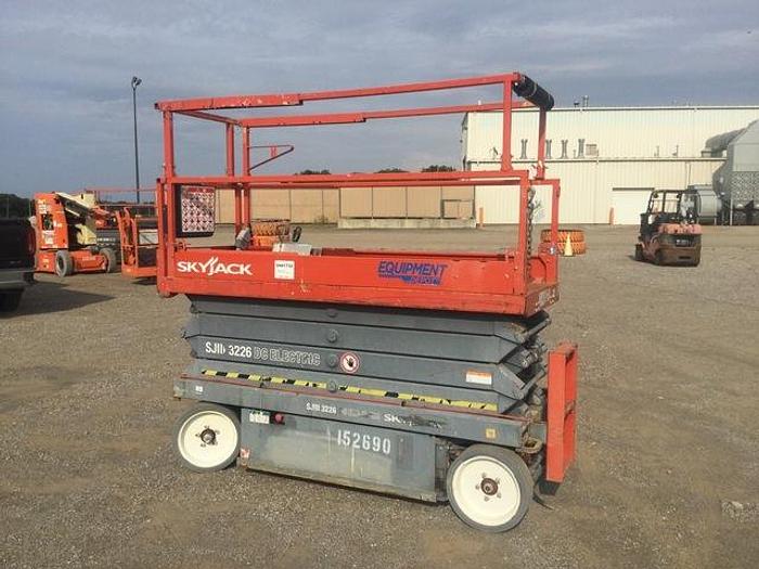 Used 2013 SKYJACK SJ3226 DC SCISSOR LIFT