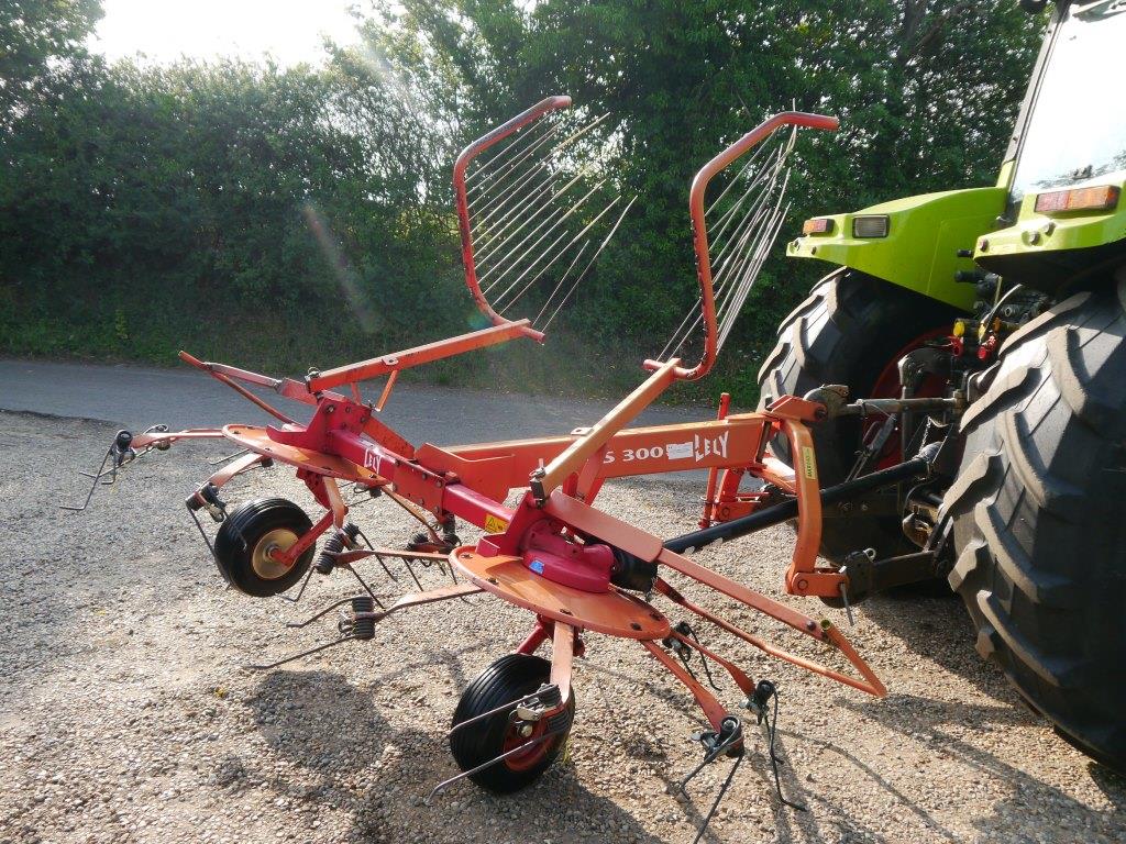Used Lely Lotus 300 Tedder Rake