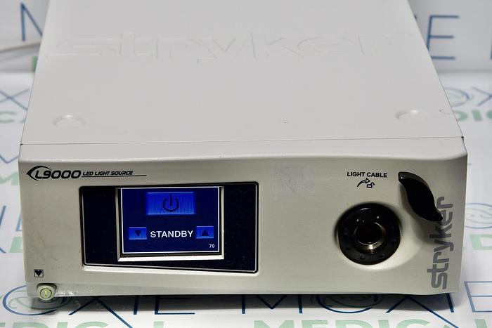 Used STRYKER L9000 ENDOSCOPE LIGHT SOURCE, PN 220-210-000