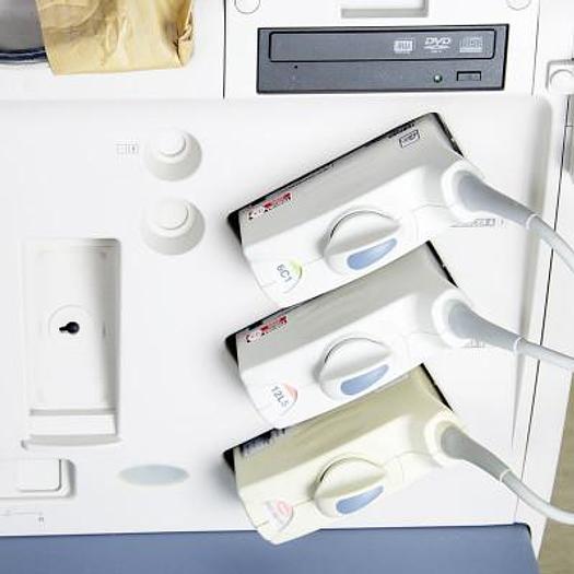 D'occasion ECHOGRAPHE TOSHIBA XARIO COULEUR DOPPLER AVEC 3 SONDES ET ÉCRAN PLAT