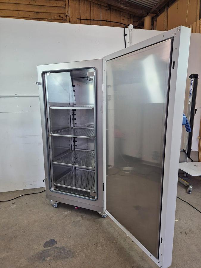 Used Thermo Scientific Heratherm IMH400-S Incubator