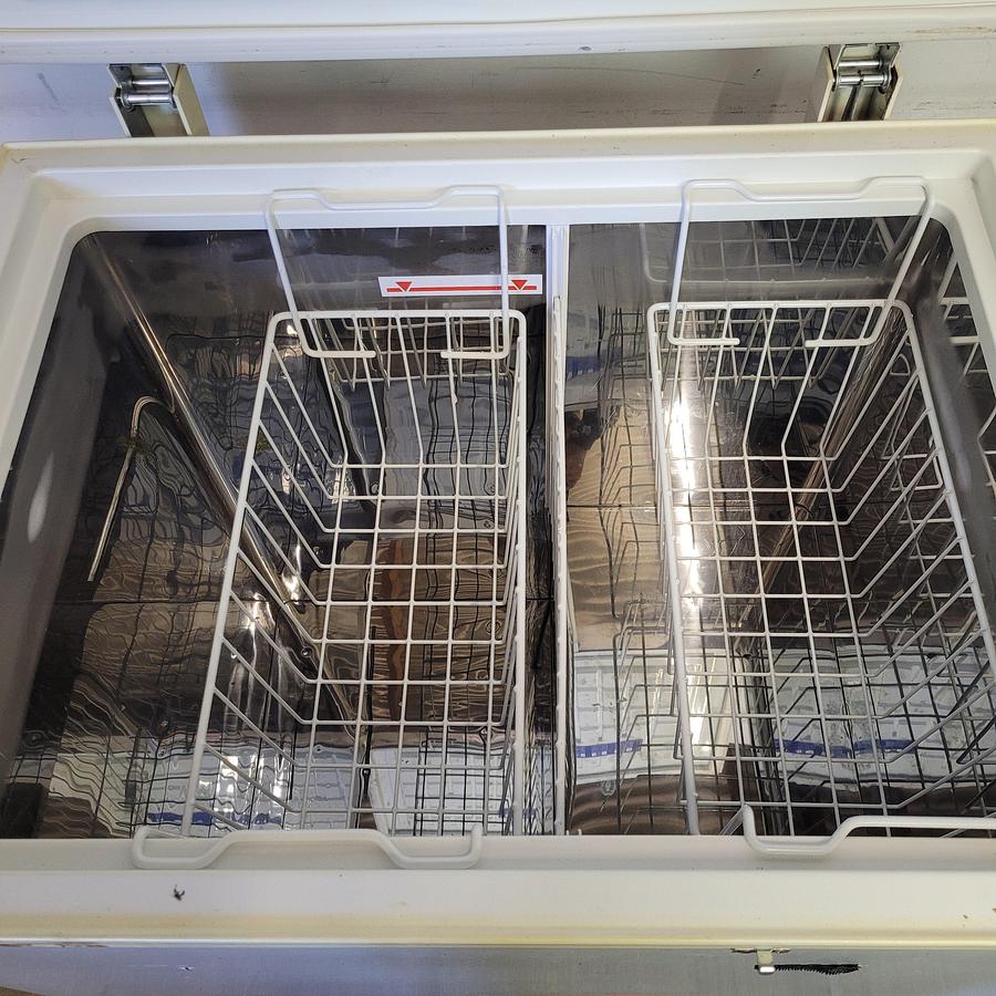 Used Chest-Freezer  220 VAcAcCTN1