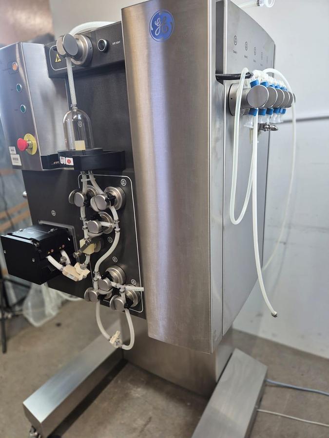 Used ÄKTA ready™ Chromatography System