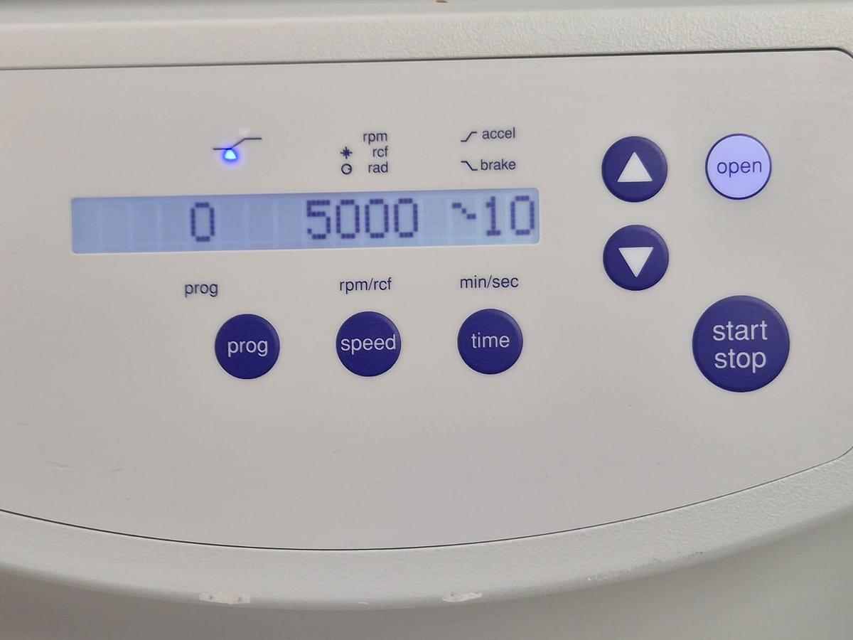 Used Eppendorf 5804 benchtop centrifuge