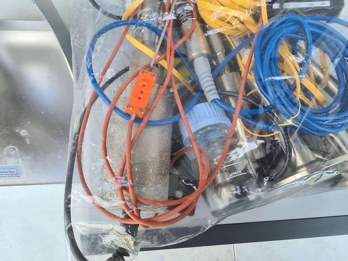 Used Hielscher flow through Sonicator UIP500hdT Transducer + Generator