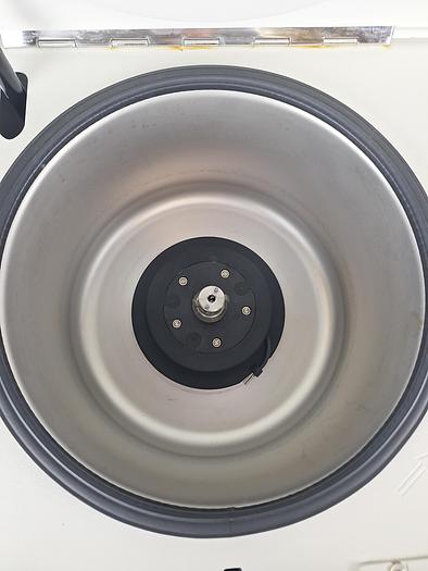 Used Thermo Scientific Heraeus Megafuge 8R Refrigerated centrifuge