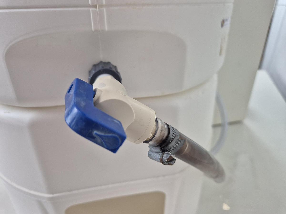 Used Millipore Sigma RioS Essential 24 Water Purification Tank