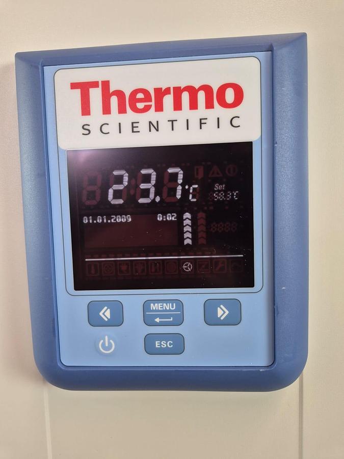 Used Thermo Scientific Heratherm IMH400-S Incubator