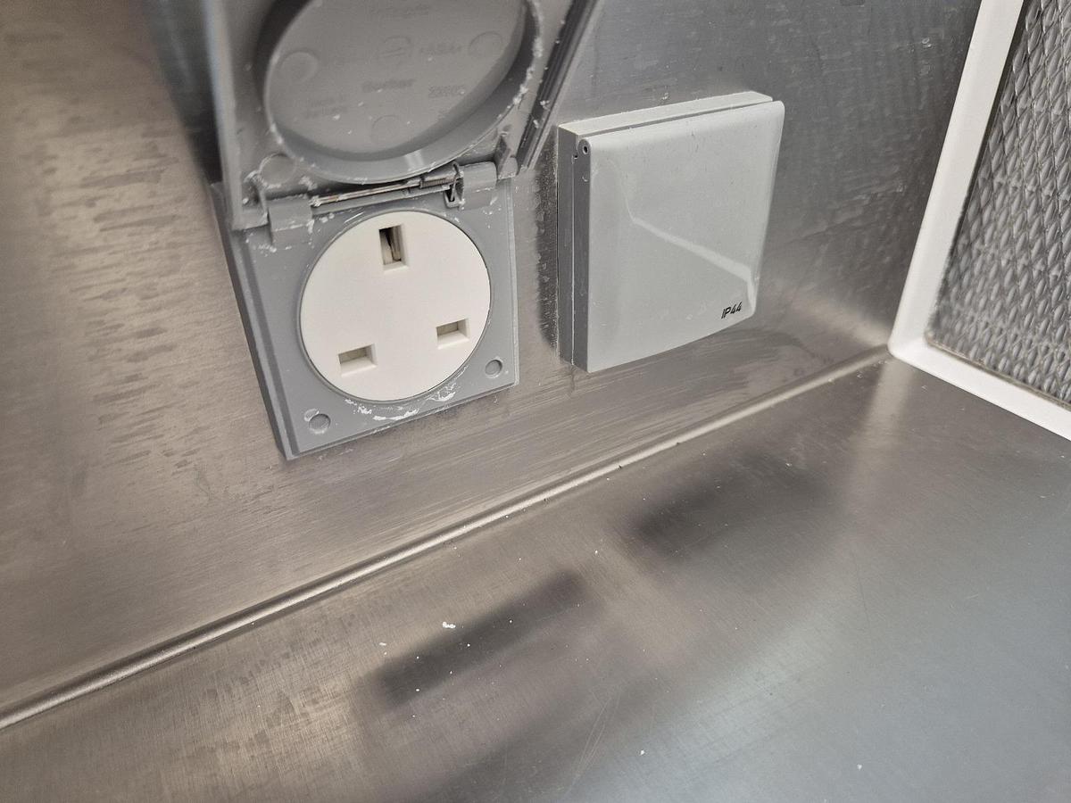 Used CAS Laminar Flow CA9 Cabinet