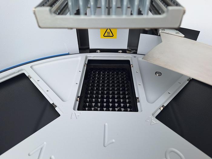 Used Thermo Scientific KingFisher Flex DNA Analyzer