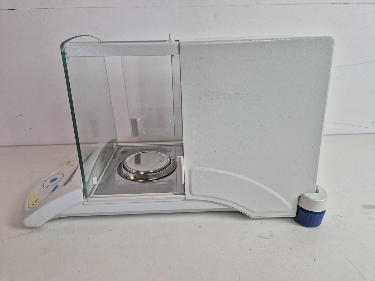 Used Adam Solent PW124 Analytical Balance
