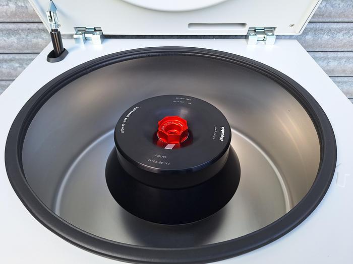 Used Eppendorf 5810 Centrifuge