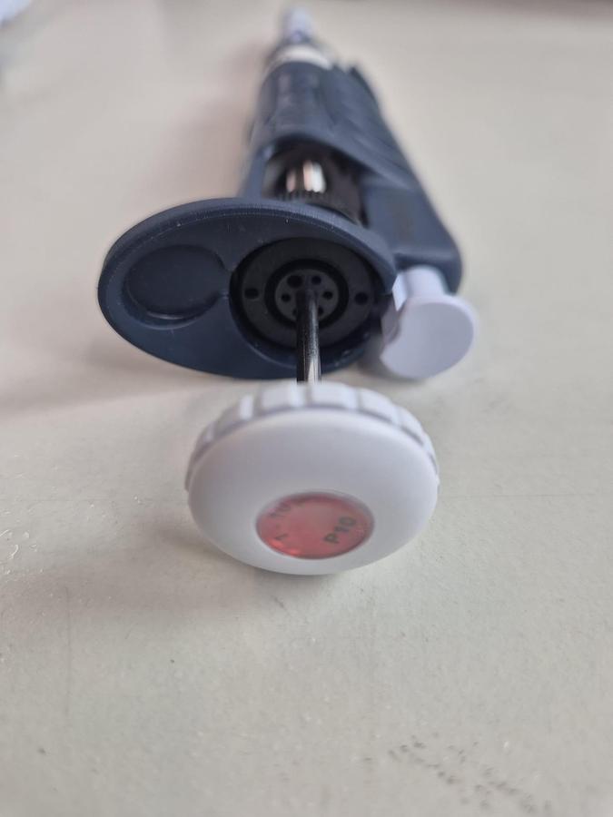 Used Gilson PIPETMAN P10 1-10uL Single Channel Pipette with Metal Ejector Colourcode Red