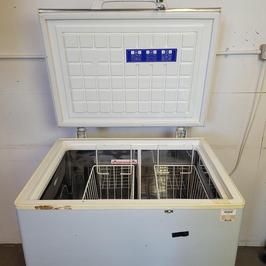 Used Chest-Freezer  220 VAcAcCTN1