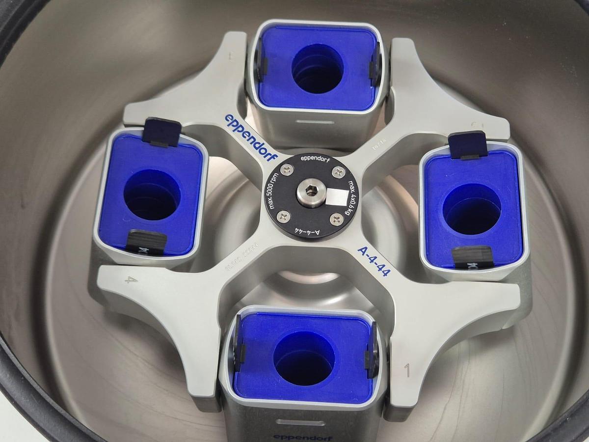 Used Eppendorf 5804 benchtop centrifuge