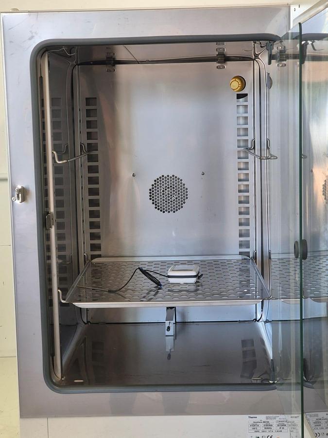 Used Thermo Scientific IMH180 Heratherm Incubator