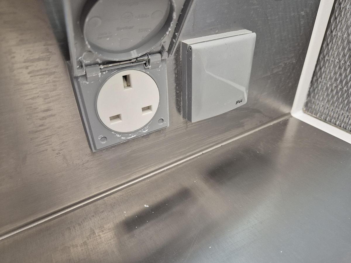 Used CAS Laminar Flow CA9 Cabinet