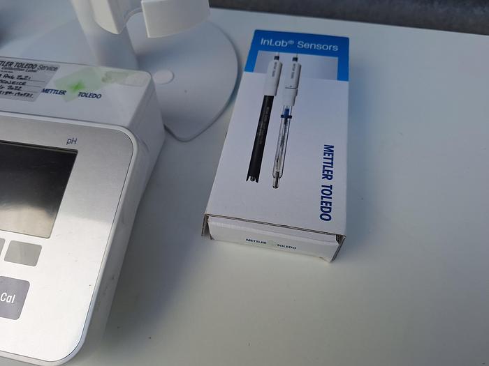 Used Mettler Toledo SevenCompact S210 PH Meter