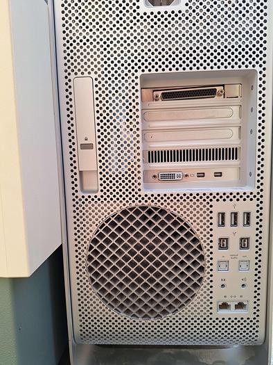 Used Becton Dickinson FACSCalibur Flow Cytometer