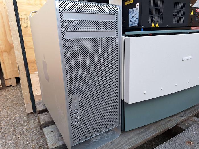 Used Becton Dickinson FACSCalibur Flow Cytometer