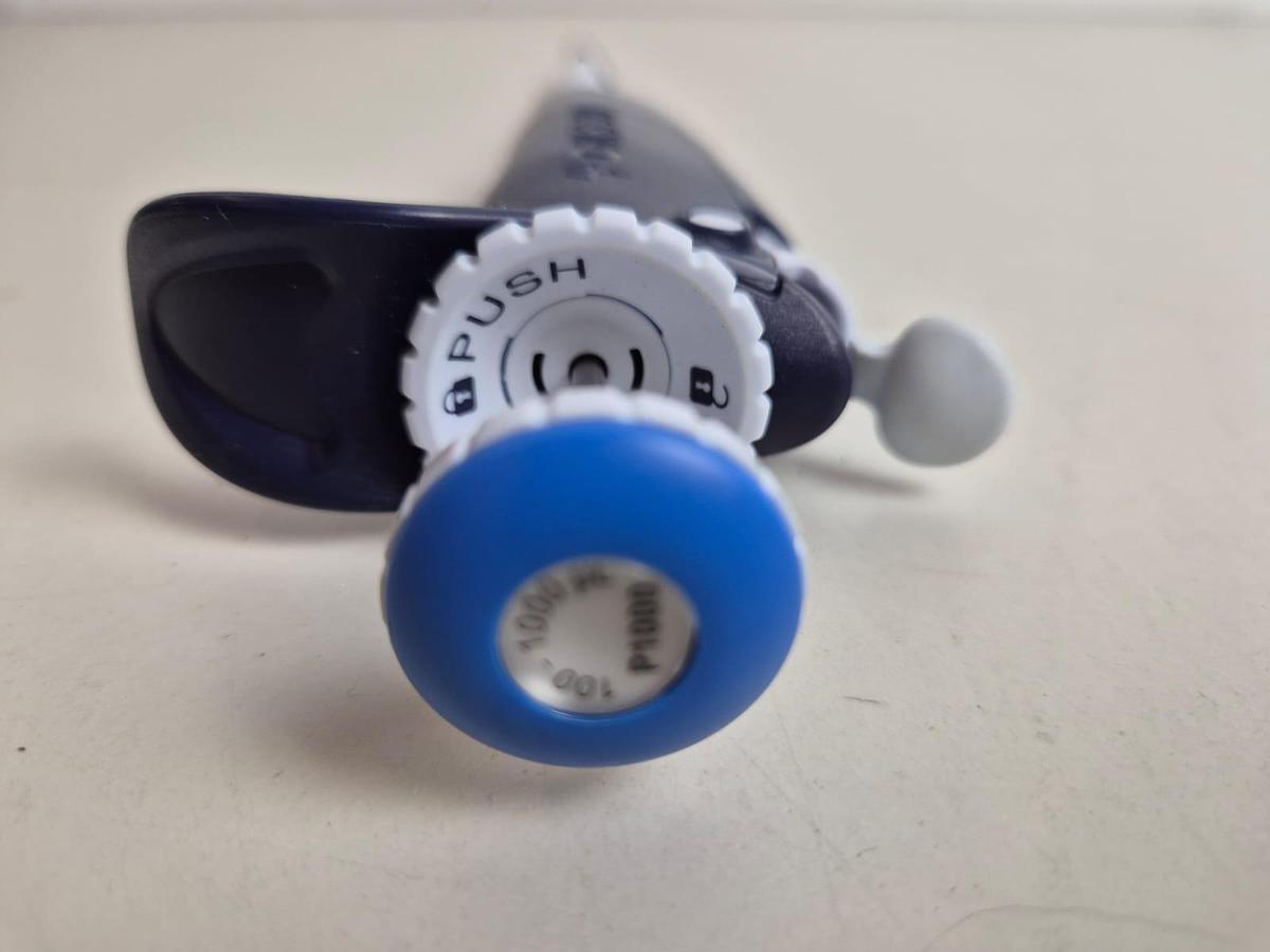 Used Gilson PIPETMAN L P1000L 100-1000uL Single Channel Pipette Cour-code BLUE