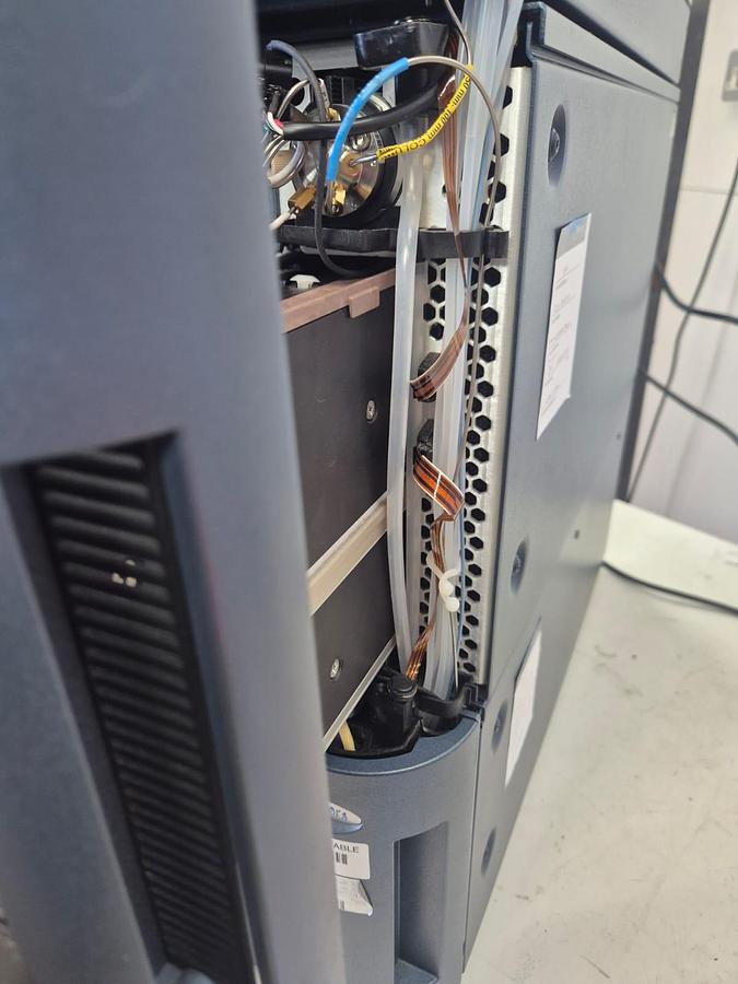 Used Waters ACQUITY UPLC System