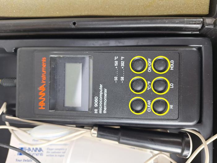 Used Hanna Instruments HI 9060 Waterproof Thermistor Thermometer
