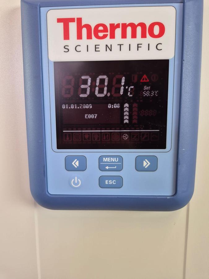 Used Thermo Scientific Heratherm IMH400-S Incubator