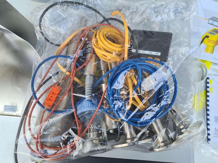 Used Hielscher flow through Sonicator UIP500hdT Transducer + Generator