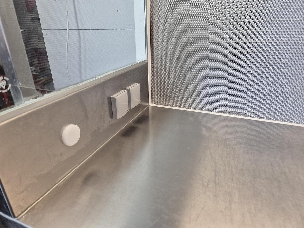 Used CAS Laminar Flow CA9 Cabinet