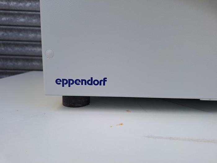 Used Eppendorf 5810 Centrifuge