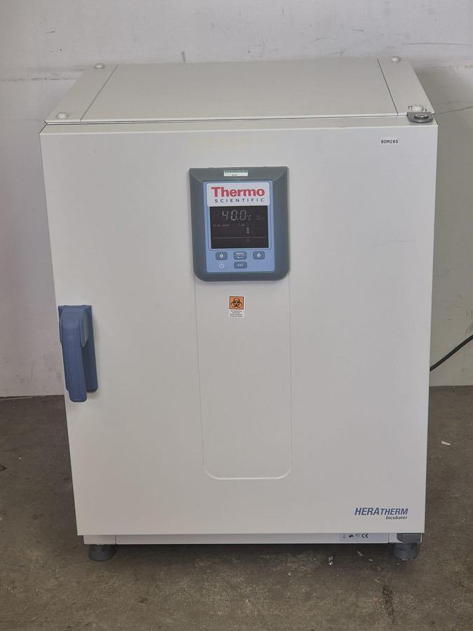 Used Thermo Scientific Heratherm IMH800 laboratory heating and cooling unit