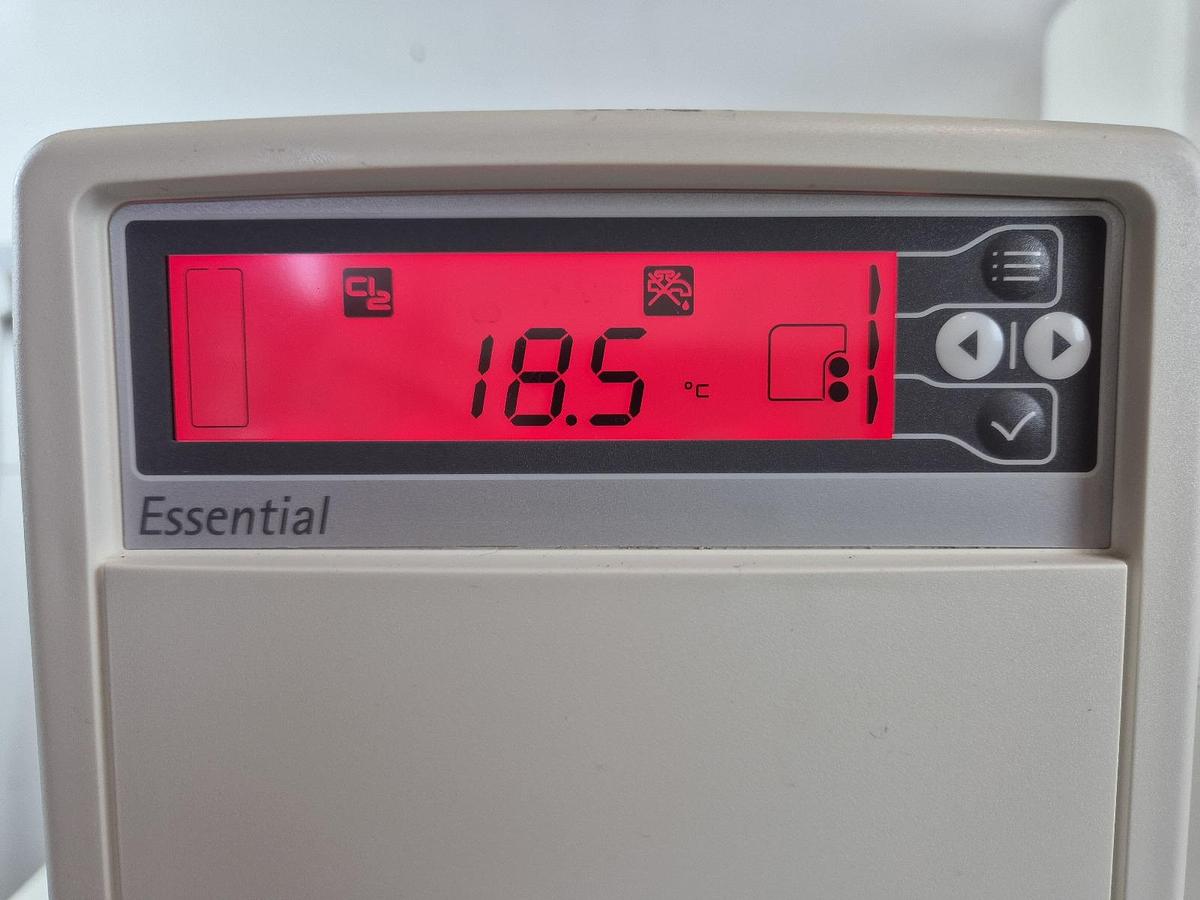 Used Millipore Sigma RioS Essential 24 Water Purification Tank