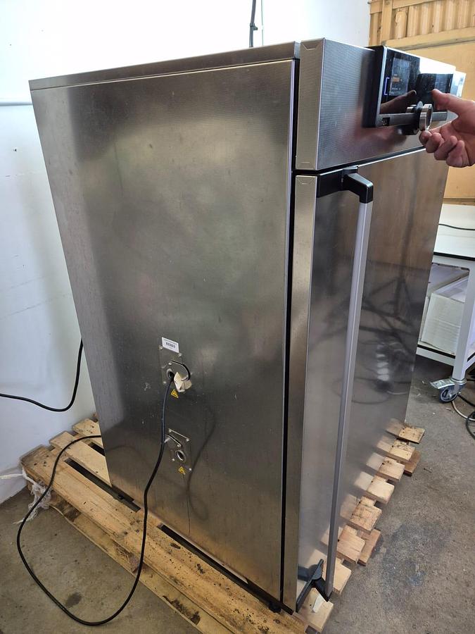 Used Memmert IPP260eco Peltier-Cooled Incubator