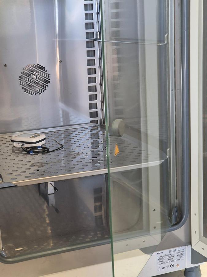 Used Thermo Scientific IMH180 Heratherm Incubator