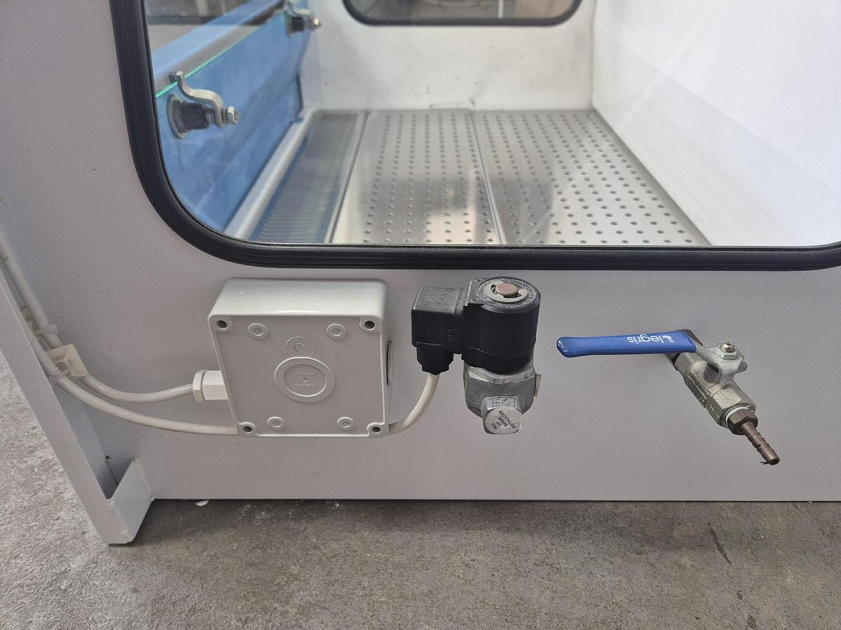 Used ICN Biomedicals Flow Gelaire BSB Class 2 Safety Cabinet