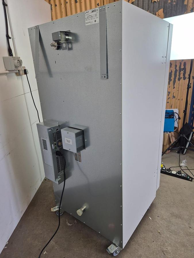 Used Thermo Scientific Heratherm IMH400-S Incubator