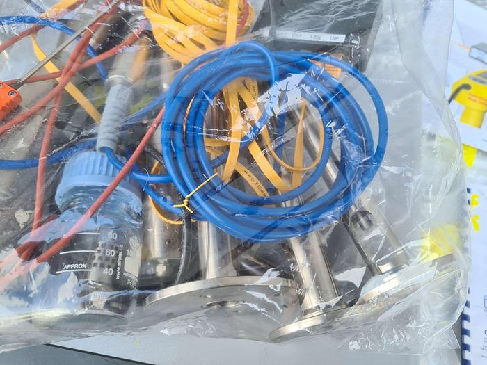 Used Hielscher flow through Sonicator UIP500hdT Transducer + Generator